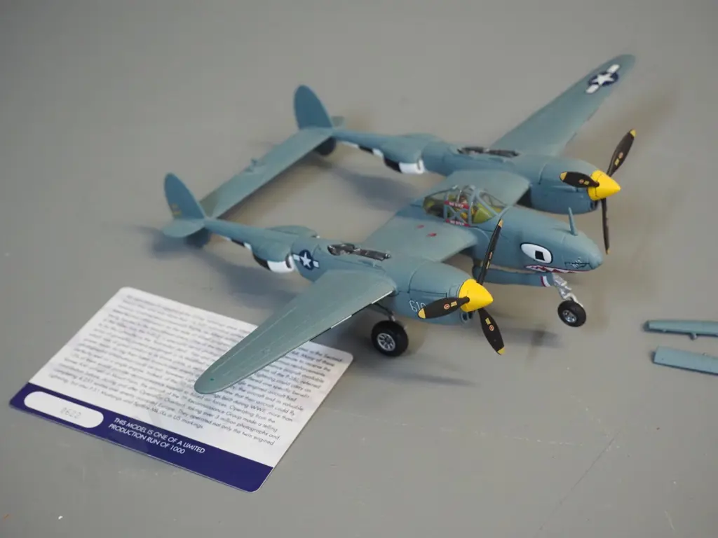 Corgi Aviation Archive die-cast 1:72 scale model - F-5E2 Lightning with limited edition card (2 loose pieces) Image 1++