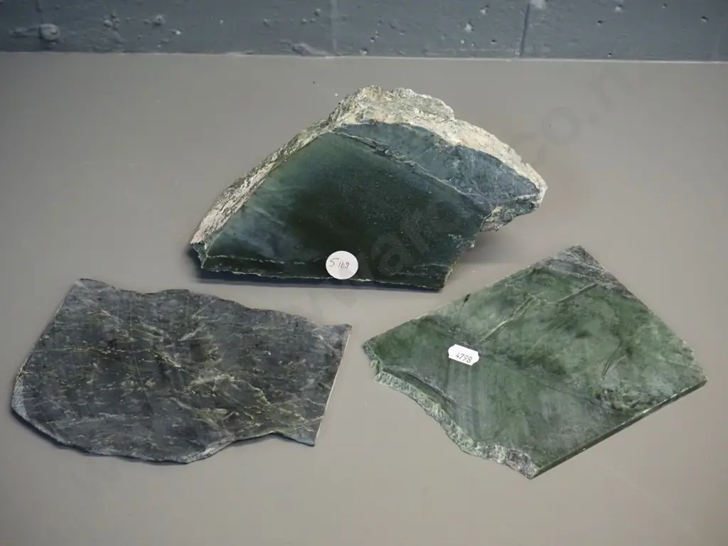 3 pieces of pounamu - 2 polished slabs and one piece with one polished side L-200 Image 1++