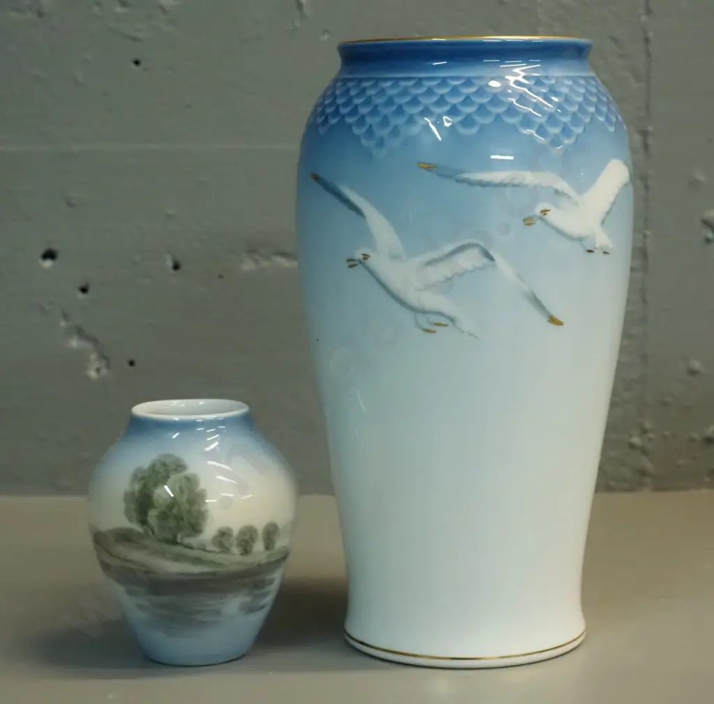 2 Bing & Grondahl Copenhagen vases - seagull motif H-220 and smaller country scene Image 1++