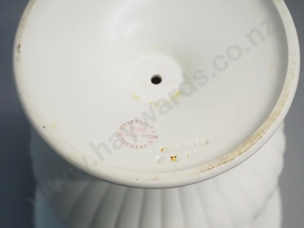 Wedgwood urn vase with shell handlesH-240 D-185 at rim Image 1++