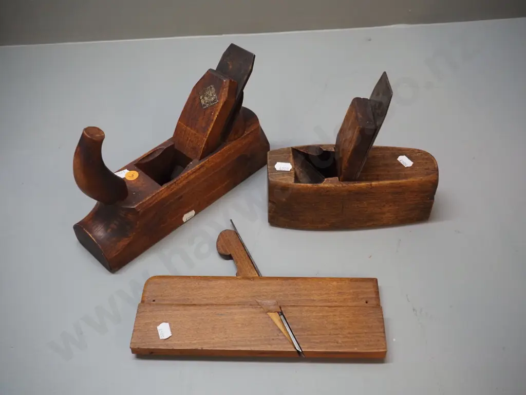 3 vintage wood planes - blade on one marked Ward - larger is H-160 L-240 Image 1++