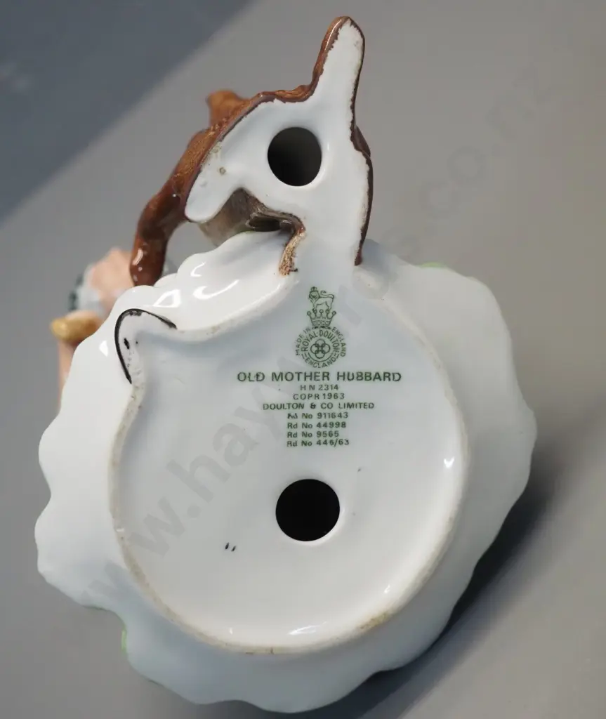 Royal Doulton 'Old Mother Hubbard' figurine H-200 Image 1++