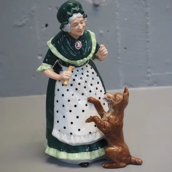 Royal Doulton 'Old Mother Hubbard' figurine H-200