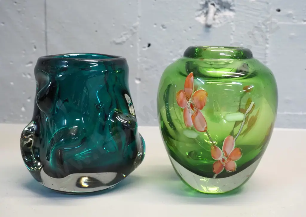 2 small heavy art glass vases, green with floral decoration is H-150 Image 1++
