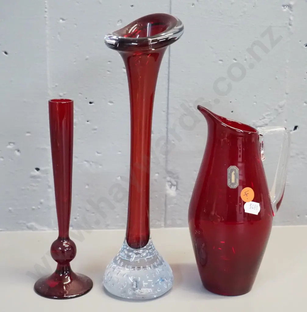 3 pieces of ruby glass including jug with Whitefriars label, bud vase and clear based jack-in-the-pulpit vase H-270 Image 1++
