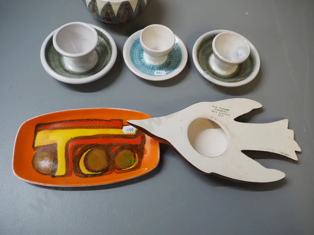 assorted pottery items including Bob Steiner Ceramics bird L-240, a Poole dish, & 4 pieces Hanmer pottery Image 1++