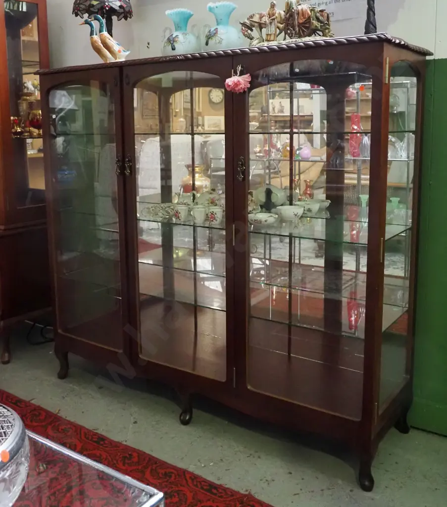 reproduction mahogany cab-leg tall china cabinet - 3 doors, mirrored back, 3 adjustable glass shelves, locks & key, Image 1++