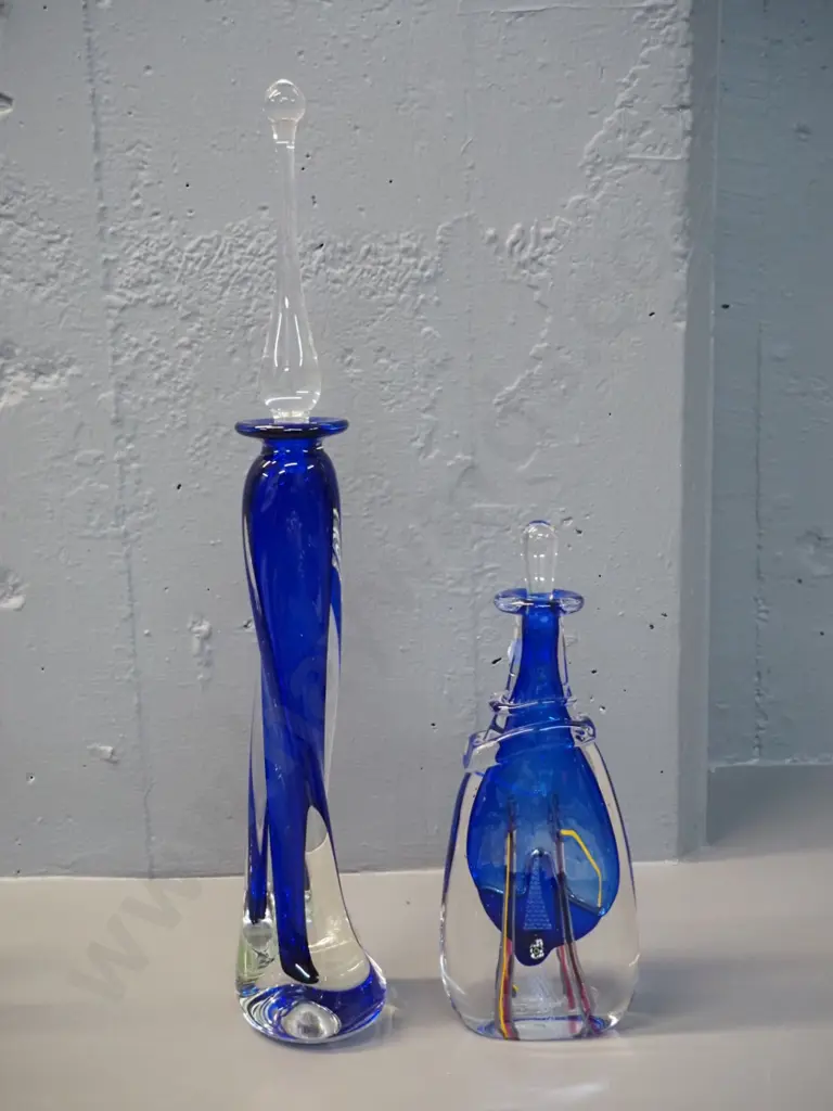 2 art glass blue and clear stoppered bottles - smaller one with decoration signed (Peter) "Viesnik '97" - larger is H420 Image 1++