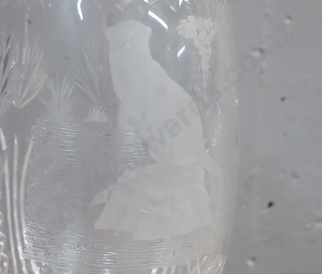 Edinburgh large heavy cut and etched crystal vase with otter motif - with certificate H-340 D-140 Image 1++