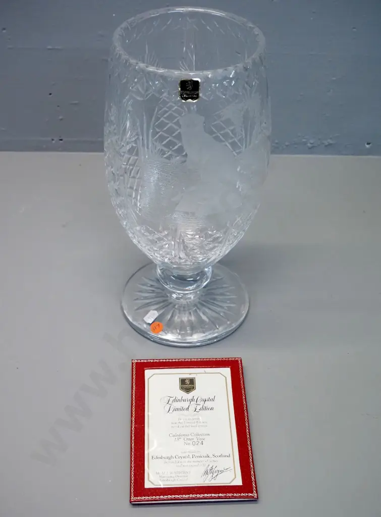 Edinburgh large heavy cut and etched crystal vase with otter motif - with certificate H-340 D-140 Image 1++