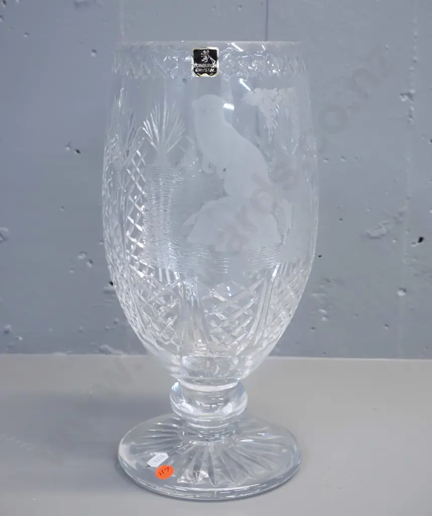 Edinburgh large heavy cut and etched crystal vase with otter motif - with certificate H-340 D-140 Image 1++