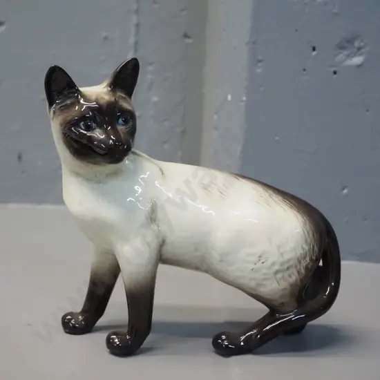 Beswick Siamese cat figure H-180 L-180