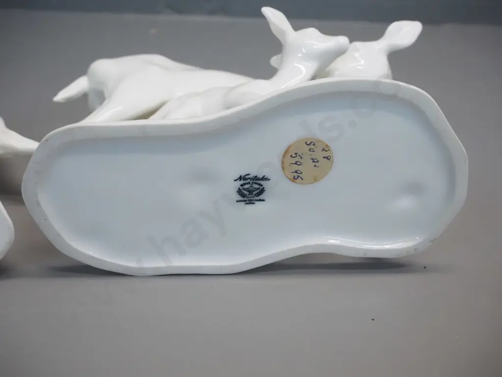 2 Noritake white bone china figures - deer with fawn and horse with foal H-170 L-200 Image 1++
