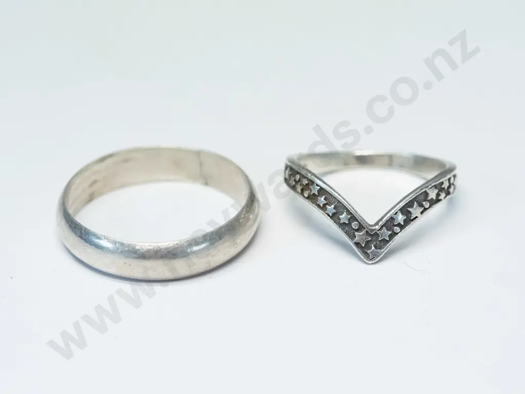 2 silver rings both stamped 925 Image 1++