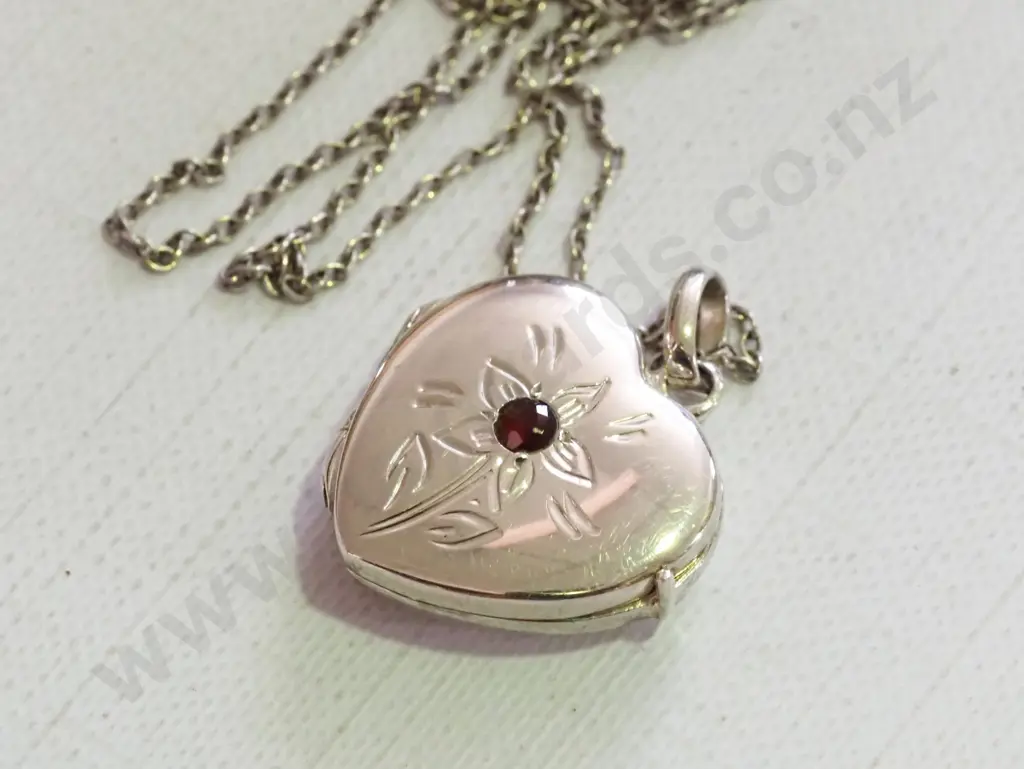 silver heart locket with garnet all stamped 925 Image 1++