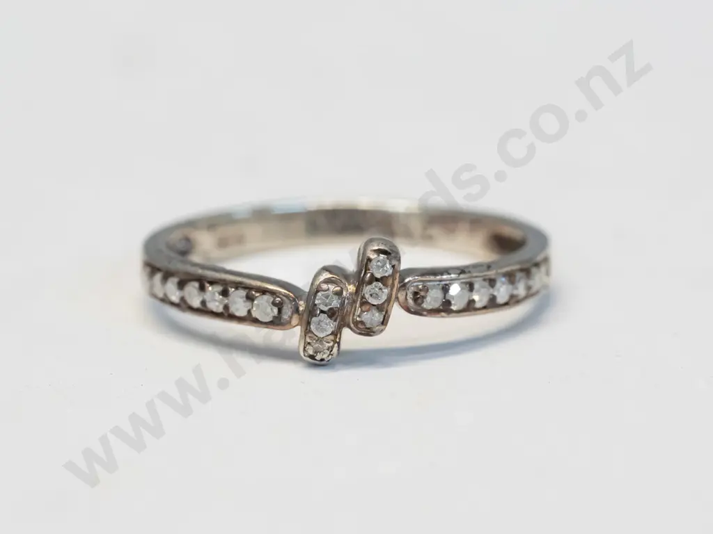 silver cz ring stamped 925 Image 1++