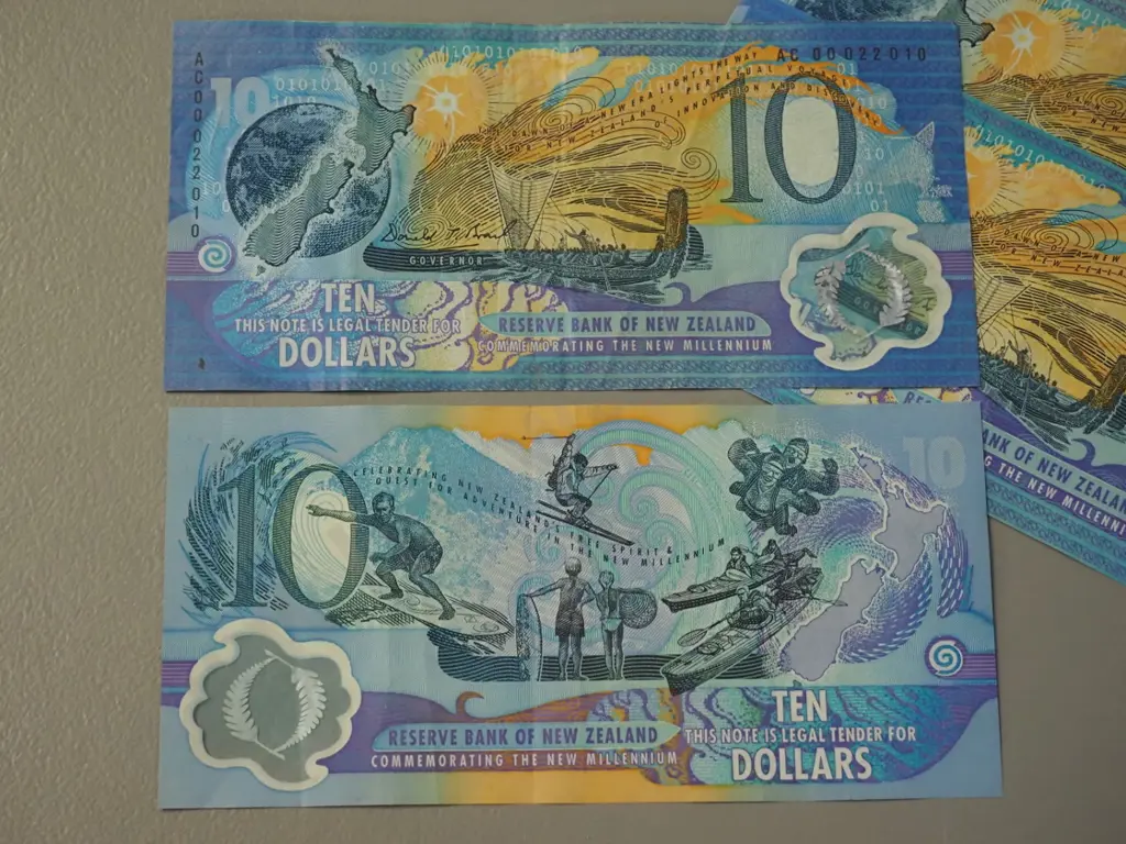 5 New Zealand Millennium issue $10 notes Image 1++