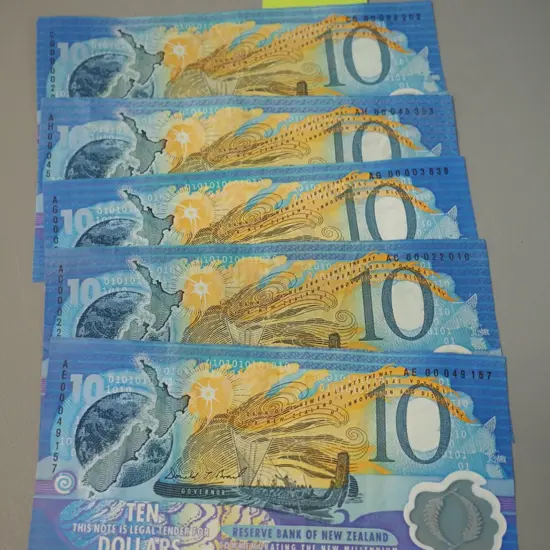 5 New Zealand Millennium issue $10 notes
