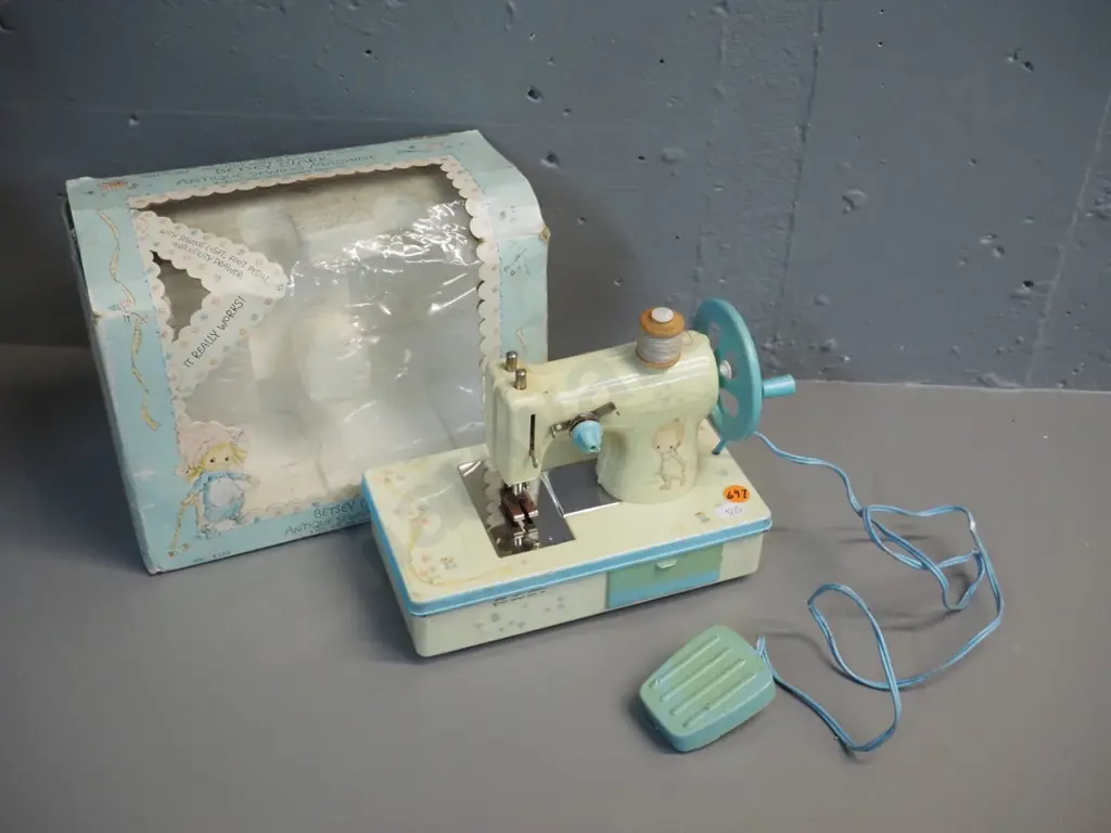 Betsy Clark retro battery powered child's toy sewing machine - dated 1973 - with original box H-170 L-200 Image 1++