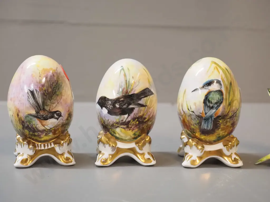3 small Hereford NZ china signed hand-painted bird motif eggs H-80 and a Hutschenreuther butterfly ornament Image 1++