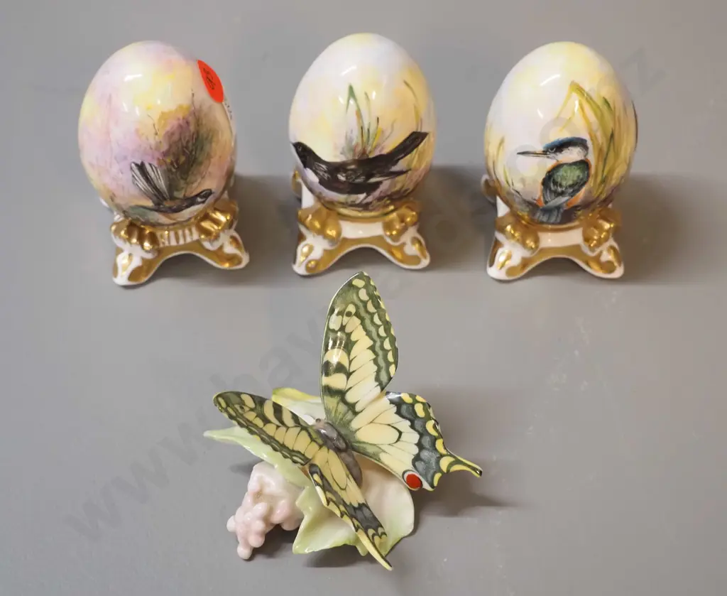 3 small Hereford NZ china signed hand-painted bird motif eggs H-80 and a Hutschenreuther butterfly ornament Image 1++
