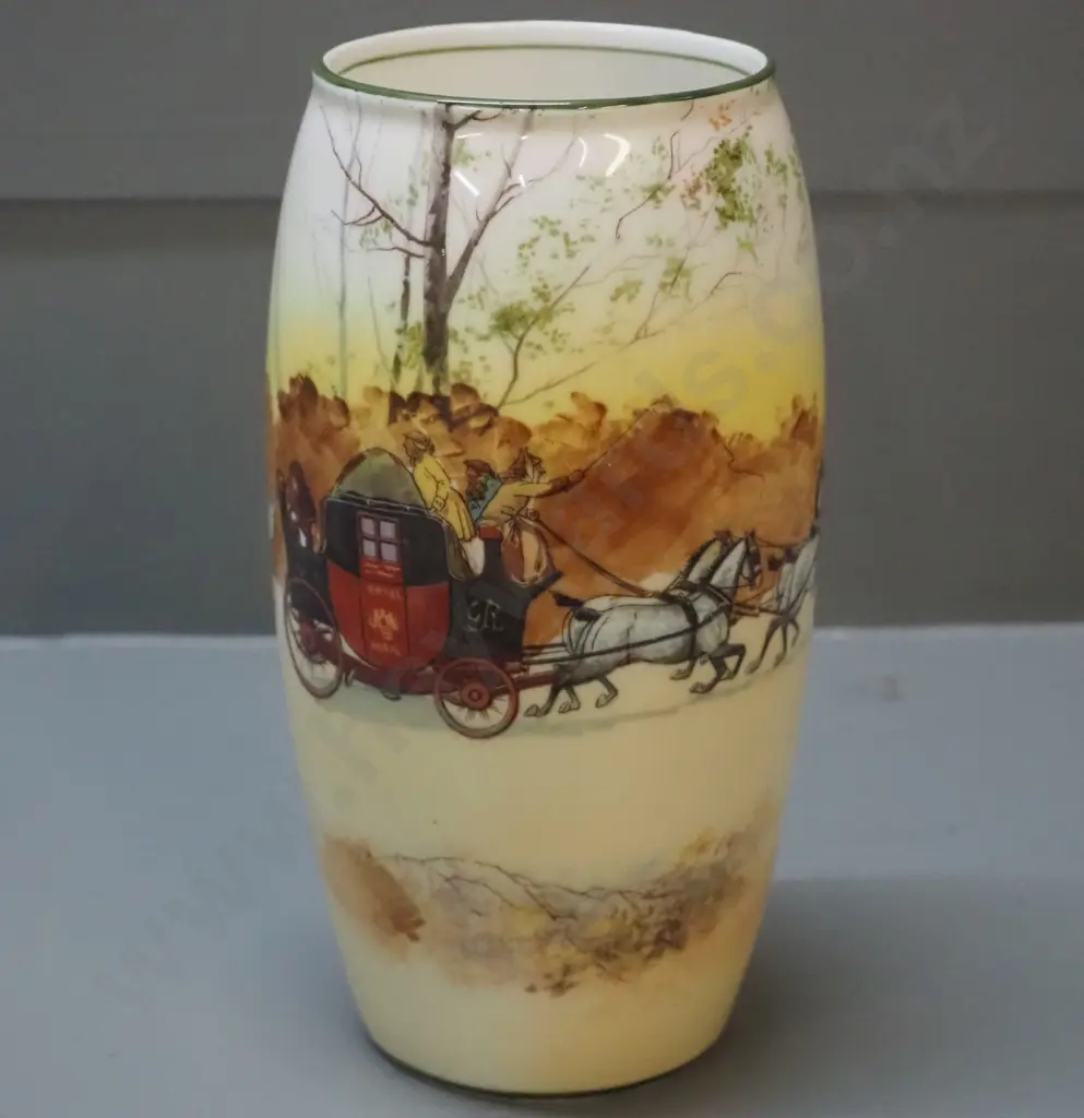 Royal Doulton Coaching Days vase H-180 Image 1++