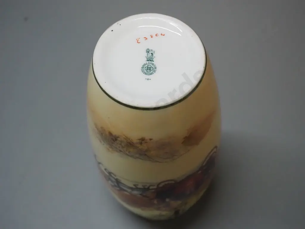Royal Doulton Coaching Days vase H-180 Image 1++