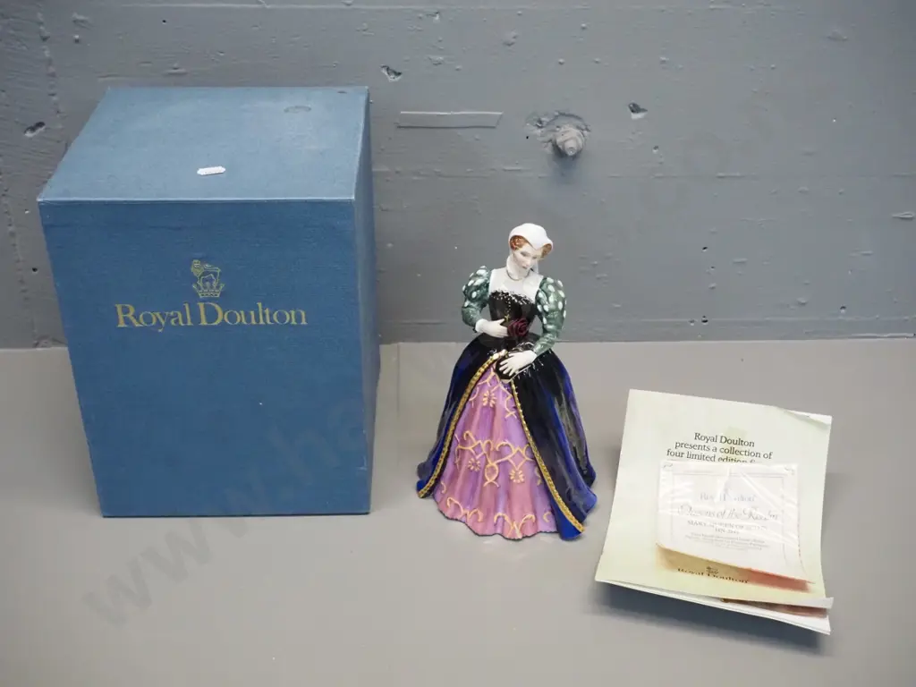 Royal Doulton Mary Queen of Scots limited edition figurine in original box with certificates H-230 Image 1++