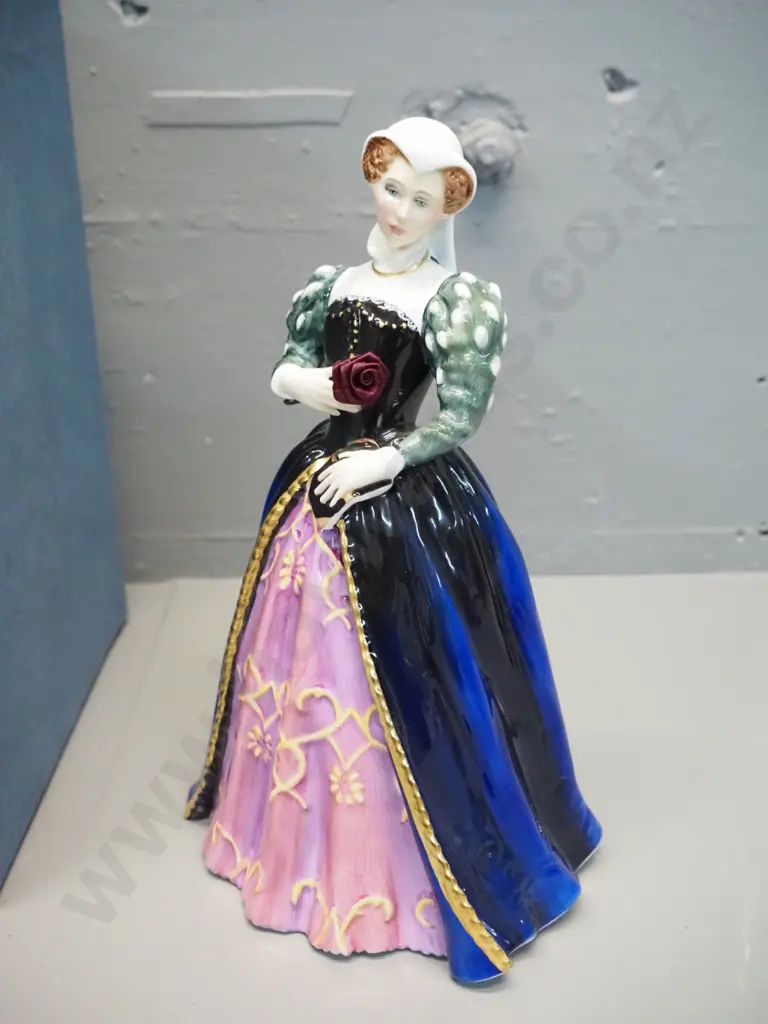 Royal Doulton Mary Queen of Scots limited edition figurine in original box with certificates H-230 Image 1++