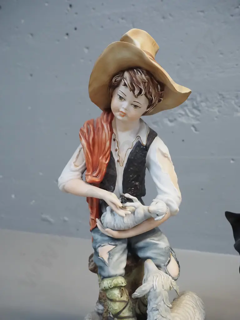 2 Capodimonte Viertosca figurines - swordsman and shepherd, each approx. H-320 Image 1++