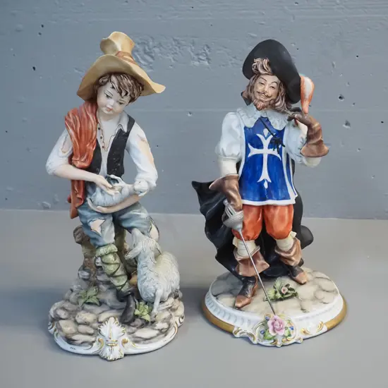 2 Capodimonte Viertosca figurines - swordsman and shepherd, each approx. H-320