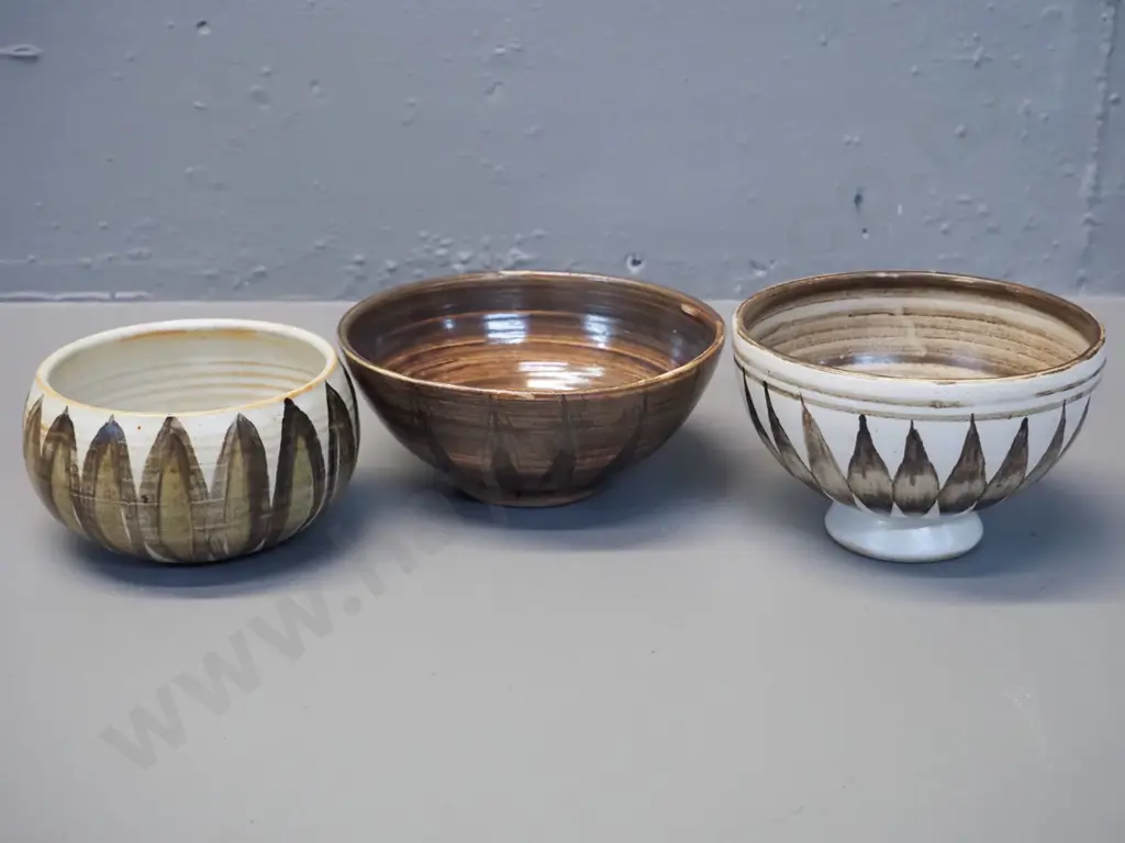 3 Hanmer pottery bowls - taller is H-80 D-125 Image 1++