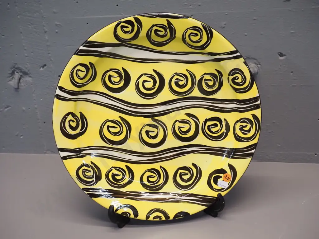 large hand-painted studio pottery charger by Terence Mclaughlin Christchurch - D-330 Image 1++