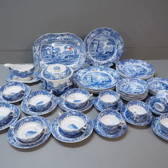 large Copeland "Spode's Italian" dinner set in as-new condition: 6 places & ashett, gravy boat, covered veg, soup bowls