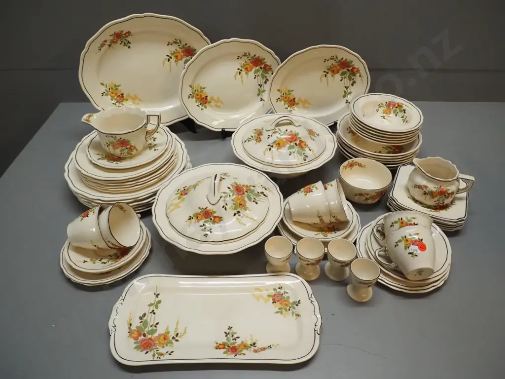Royal Doulton "Rosslyn" pattern dinner set - 6 place, but only 4 egg cups, 2 dinner plates have damage Image 1++