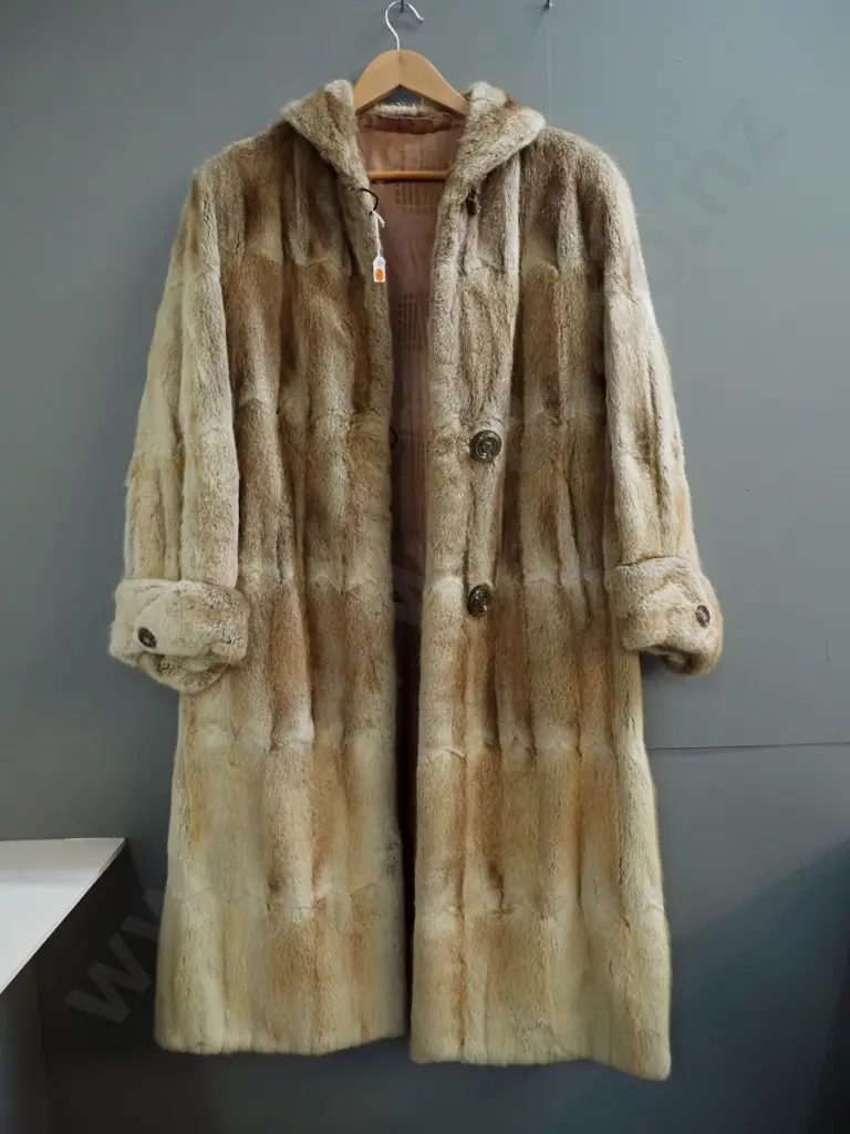 light brown mid-length fur coat Image 1++