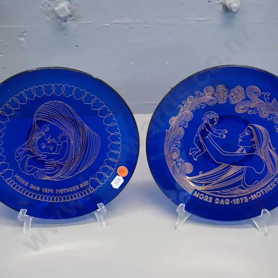 2 Orrefors mother's day plates D-200 - dark blue glass with gilt decorations, 1973 & 1974