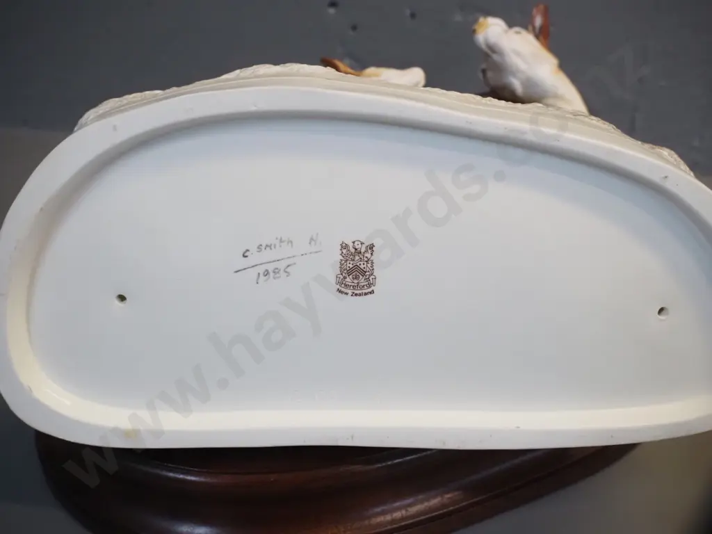 Hereford NZ hand-painted hind and fawn figurine on fitted wooden base, H230 L260, with certificate. H-290 L-300 Image 1++