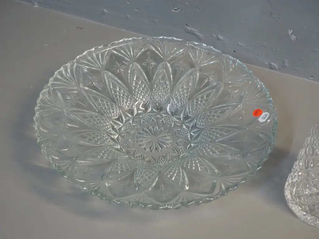 2 pieces of crystal - basket and stoppered decanter H-335 - and a moulded glass bowl marked in France D-330 Image 1++