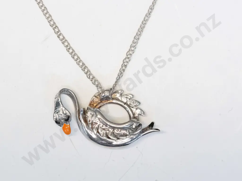 swan necklace stamped 925 V Mason Image 1++