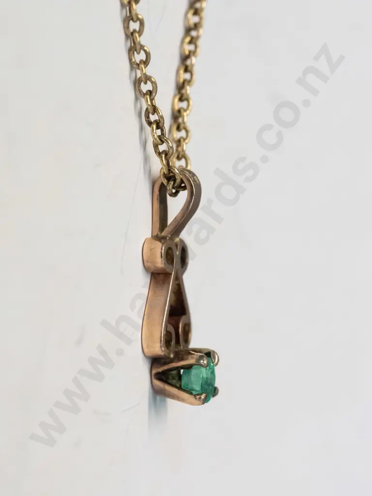 small emerald necklace stamped 9C Image 1++