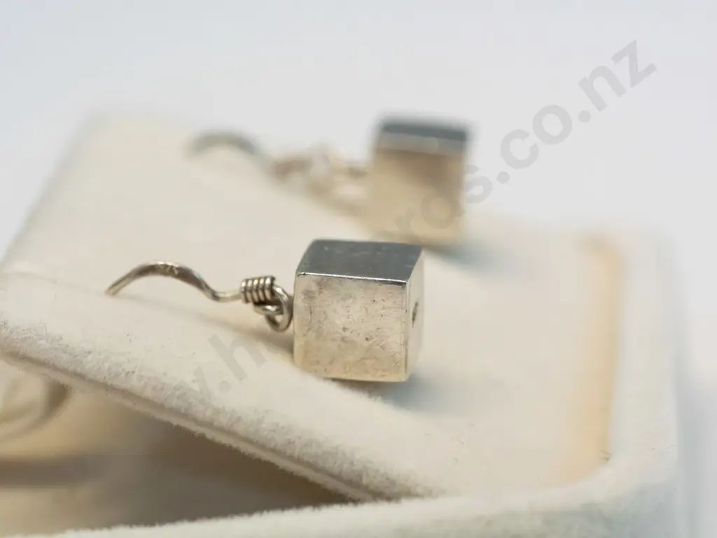 2 pairs silver earrings stamped 925 Image 1++
