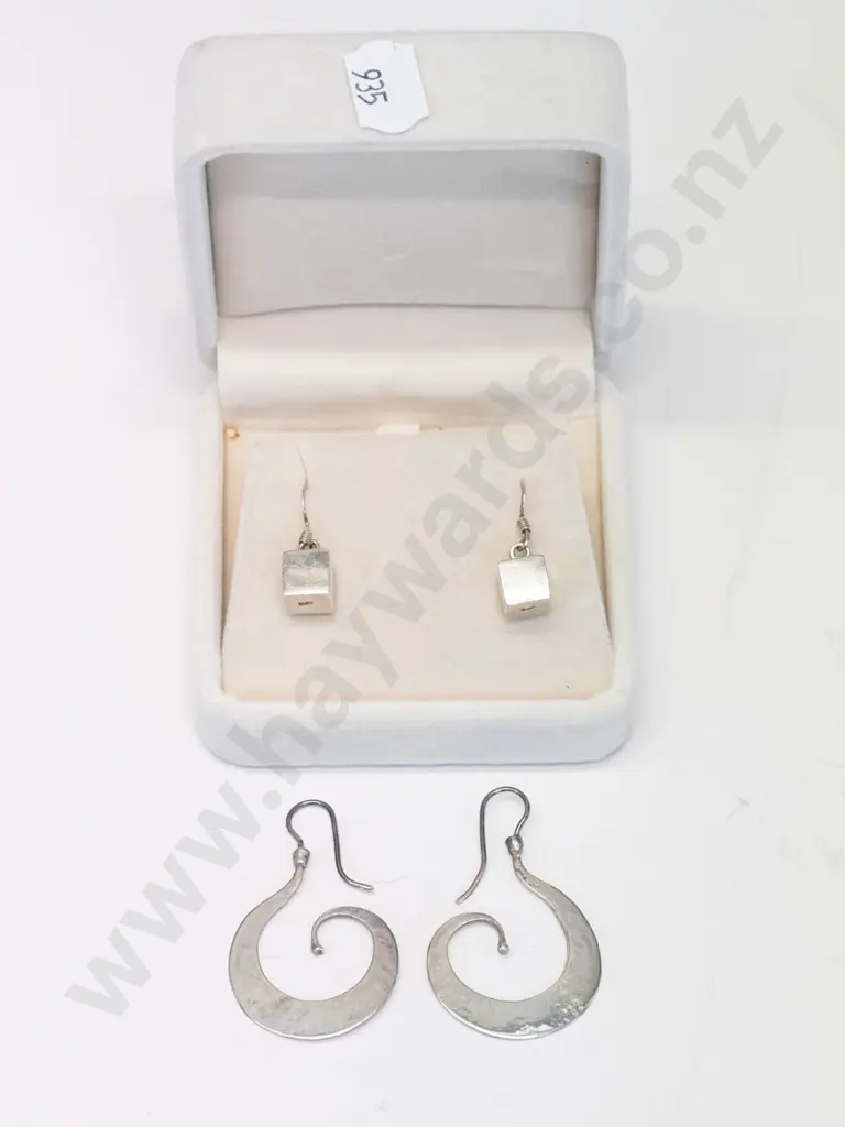 2 pairs silver earrings stamped 925 Image 1++