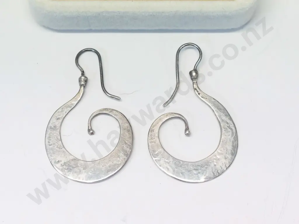 2 pairs silver earrings stamped 925 Image 1++