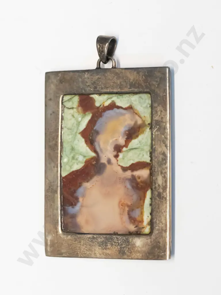 large silver pendant stamped 925 no chain Image 1++