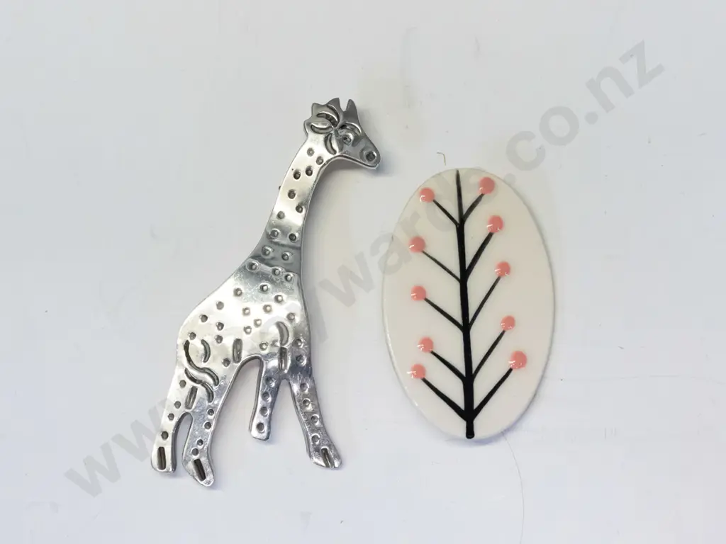 silver giraffe brooch stamped 'Mexico 925' & contempry pottery brooch Image 1++