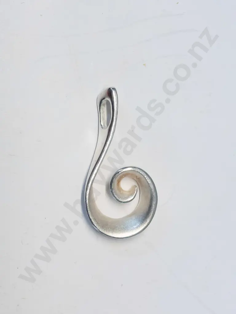 silver pendant stamped 925 no chain Image 1++