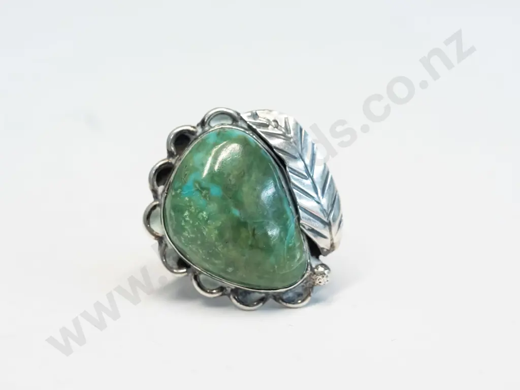 silver mottled green stone ring stamped 925 Image 1++