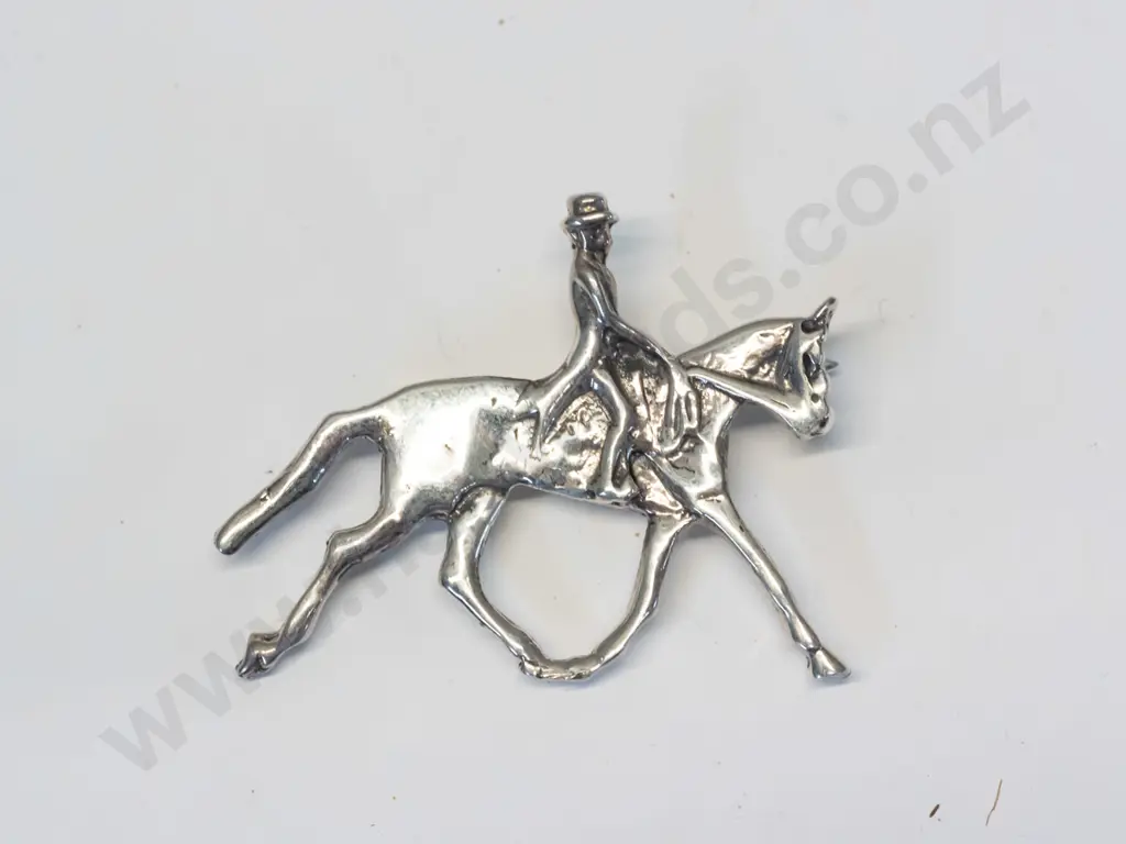 silver horse brooch stamped 925 Image 1++