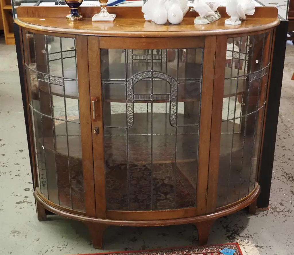 mahogany deco china cabinet w/ half-round leadlight front , 1 door, 2 timber shelves, mirrored back, bakelite handle Image 1++